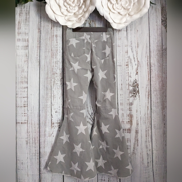 Gray W/ White Stars Pattern Flared Bell Bottom High Waisted Jeans W/ Frayed Hem - Picture 7 of 14